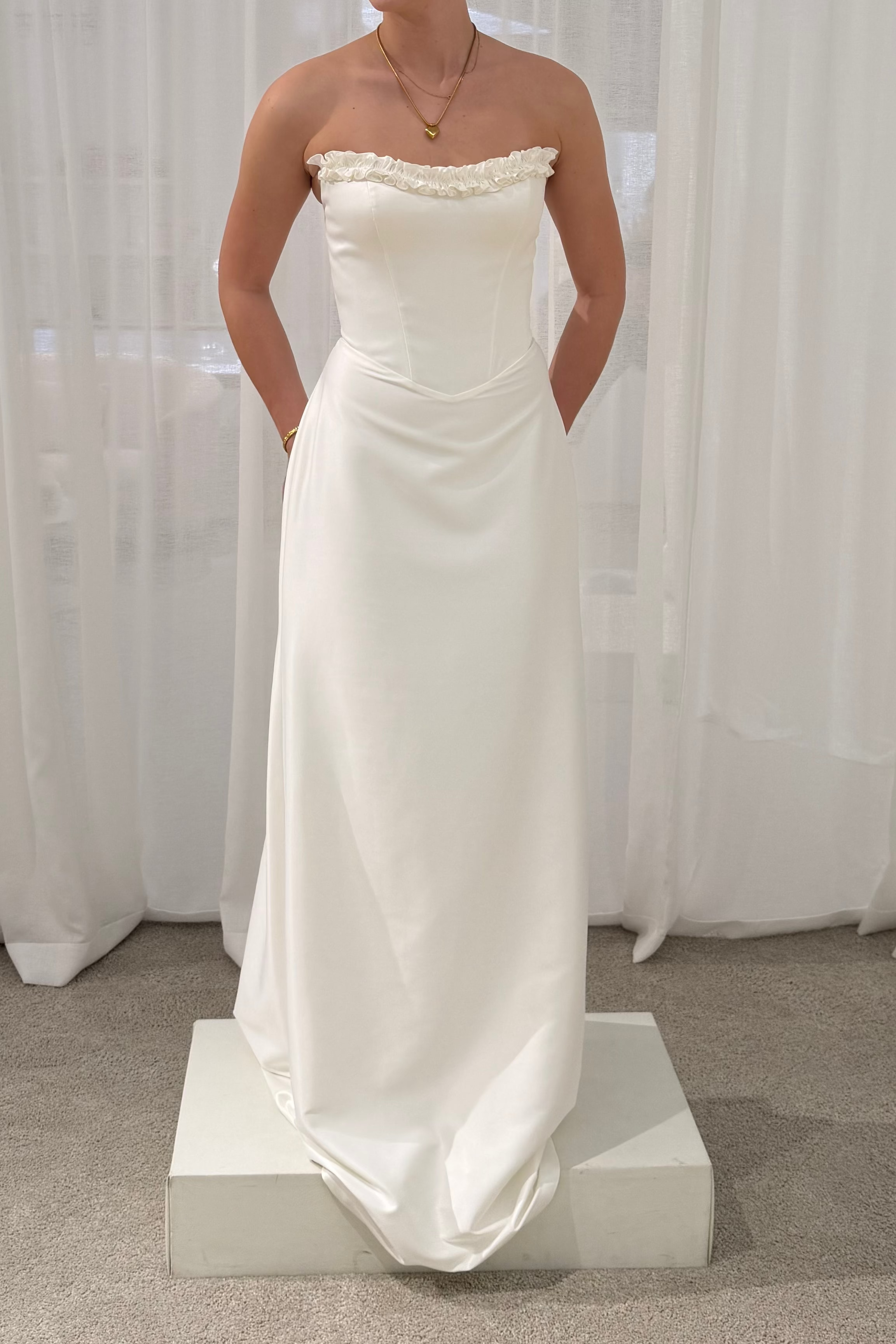 Yasmin V1 with overskirt