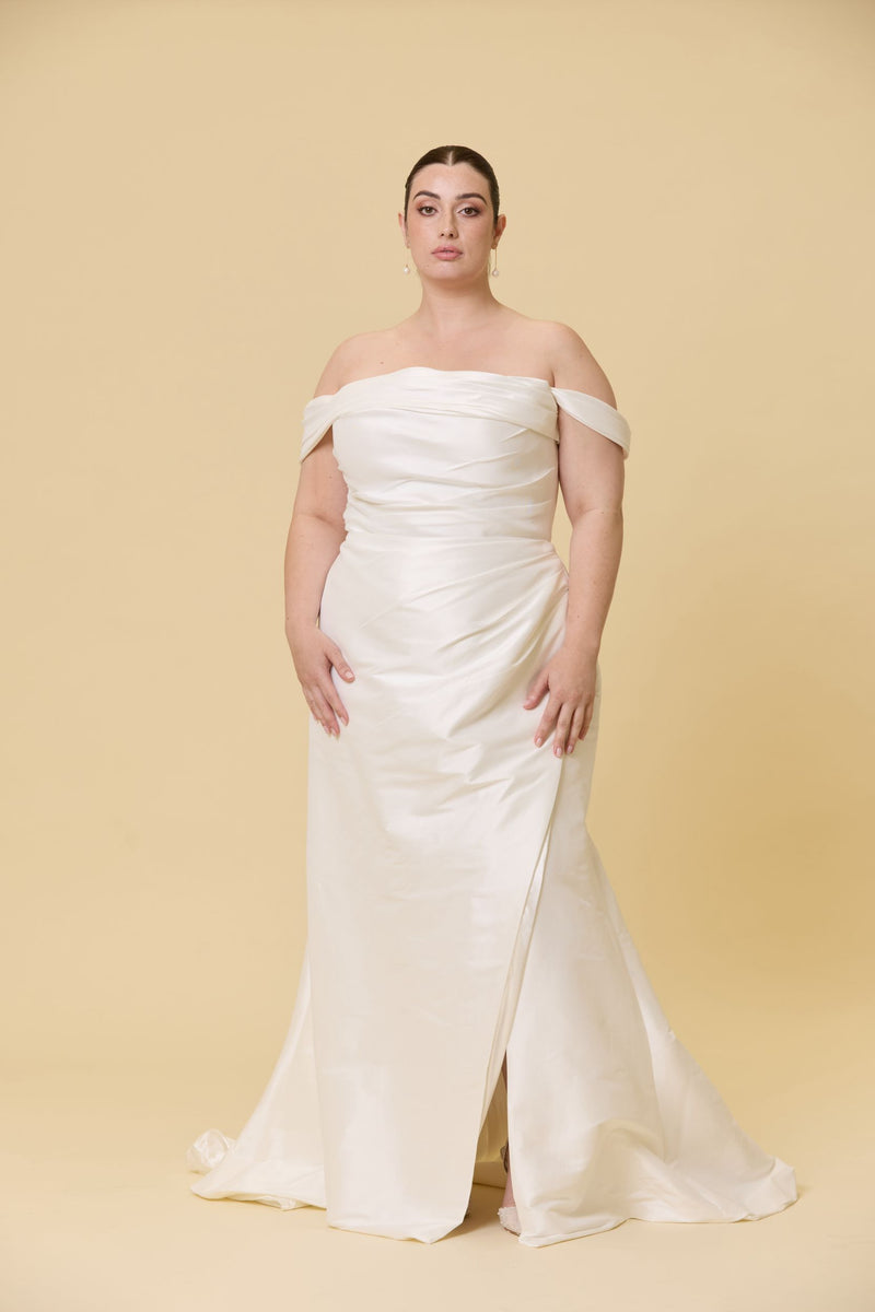 Elle with Overskirt
