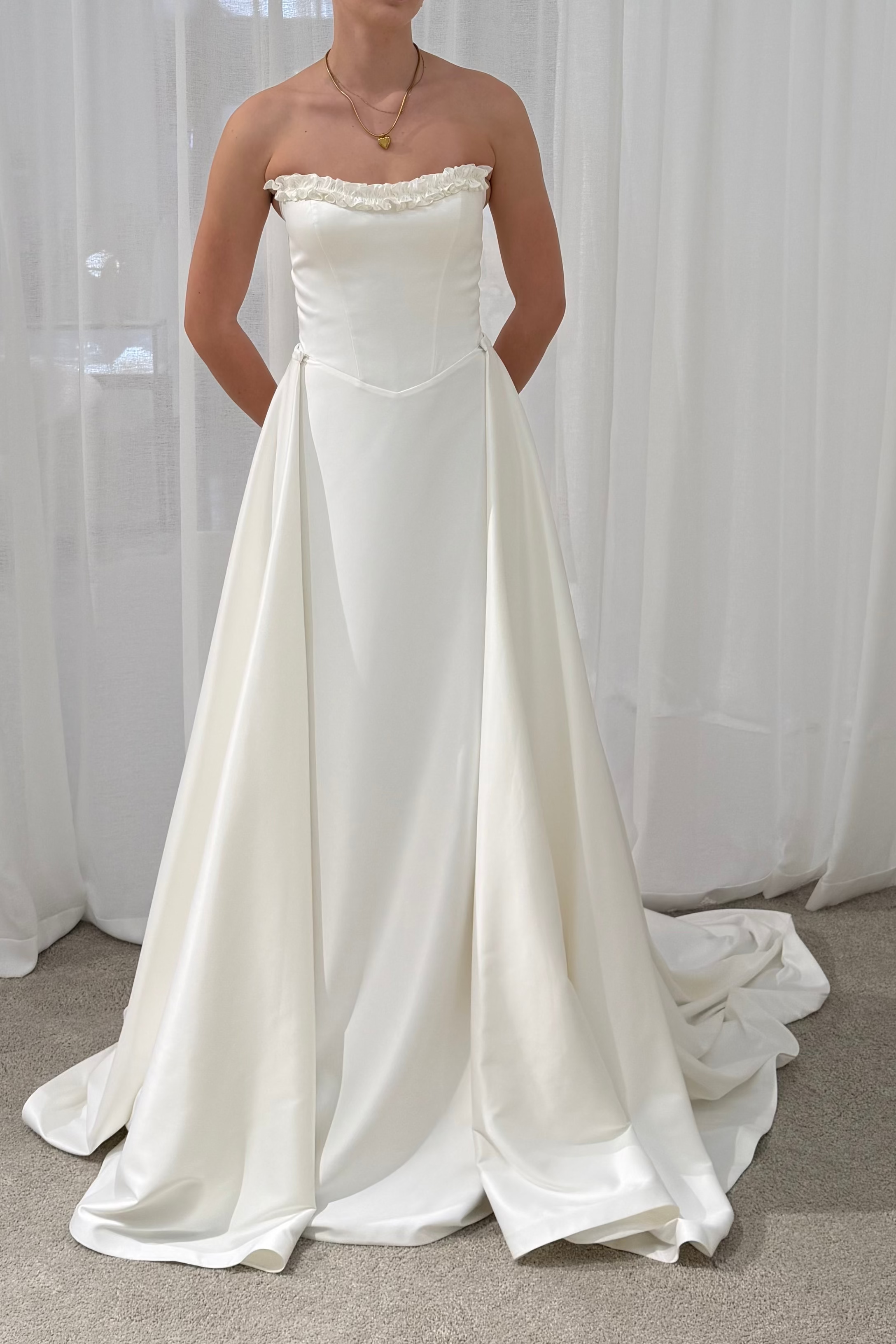 Yasmin V1 with overskirt