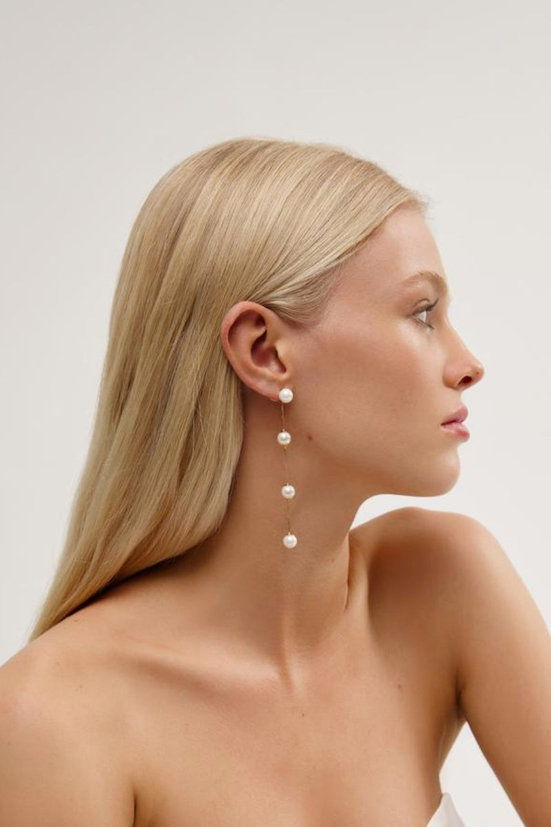 Girl Wearing Imogen - Long Pearl Chain Wedding Earrings - Gold