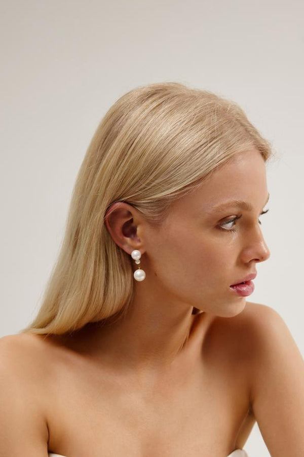 Girl Wearing Ellery - Classic Pearl Wedding Earrings - Gold