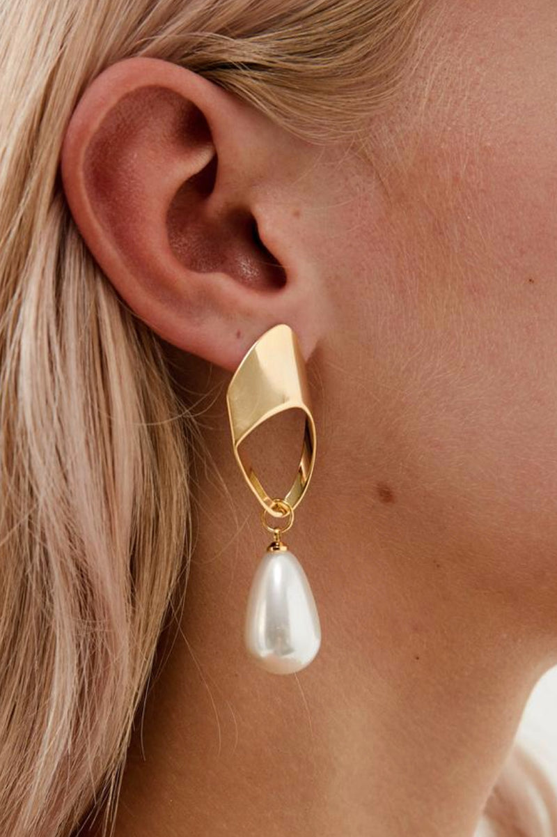 Elwood Pearl Dangle Bridal Earrings- Gold Closeup View