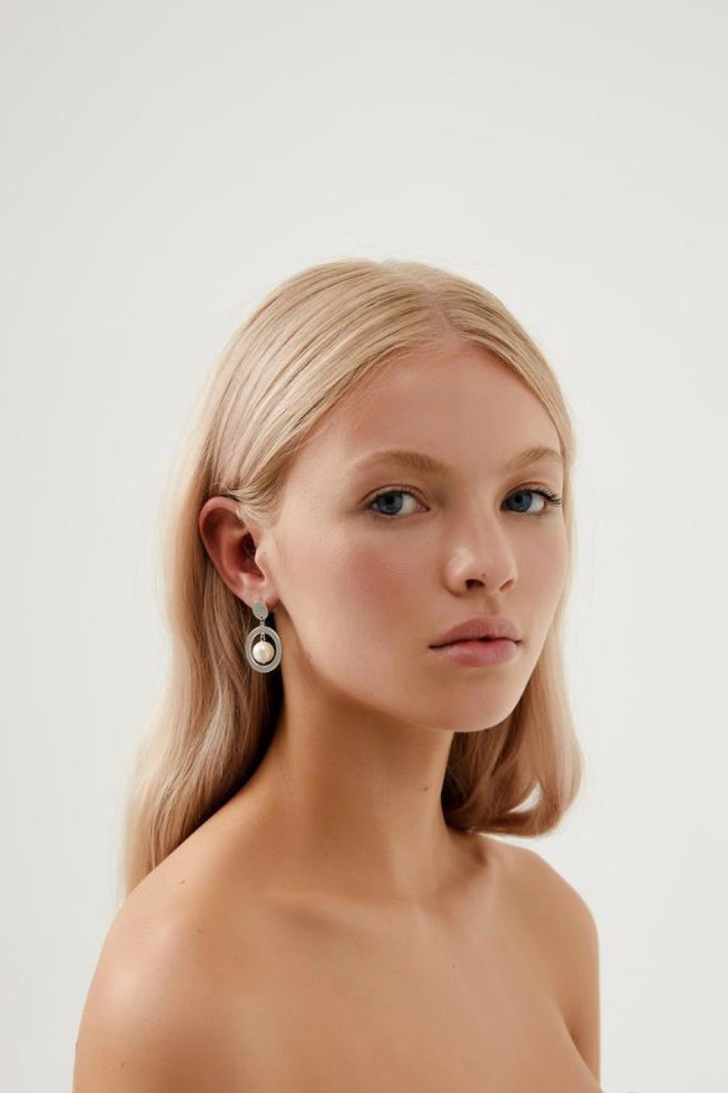 Girl Wearing Luna - Modern Pearl in Hoop Wedding Earrings - Silver