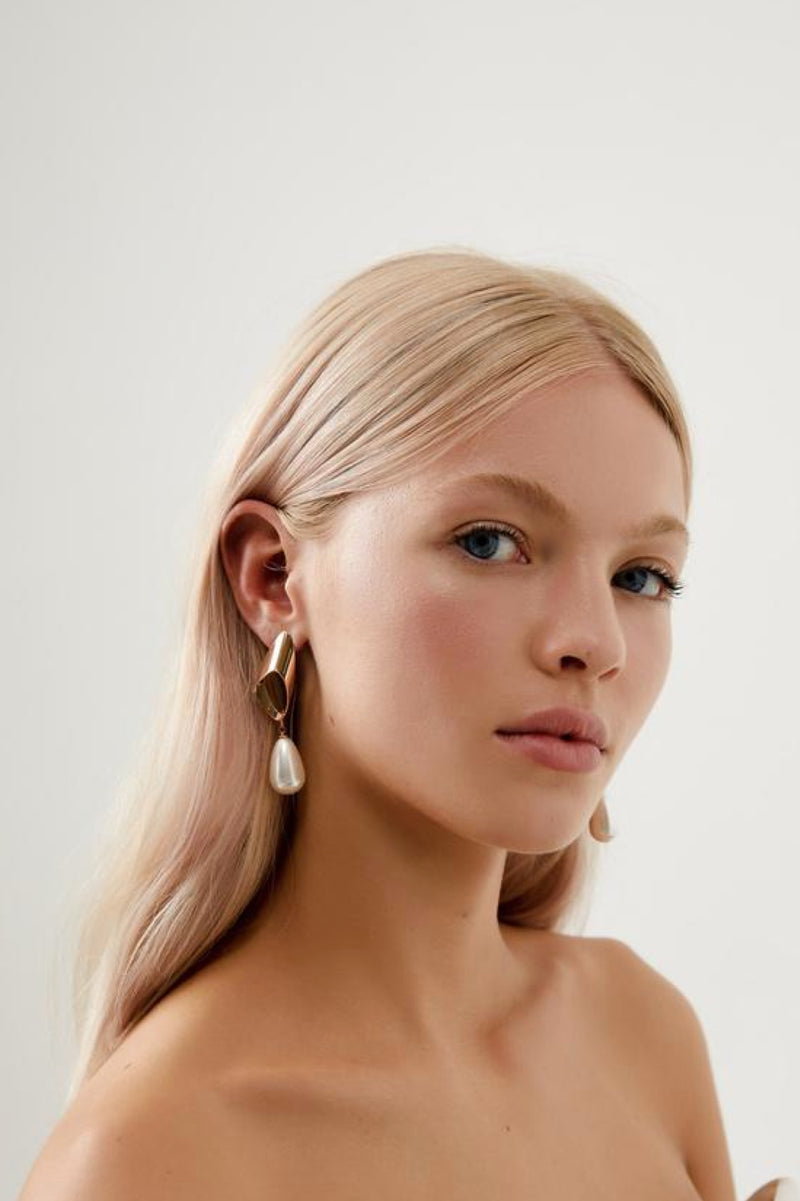Girl wearing Elwood Pearl Dangle Bridal Earrings- Rose Gold
