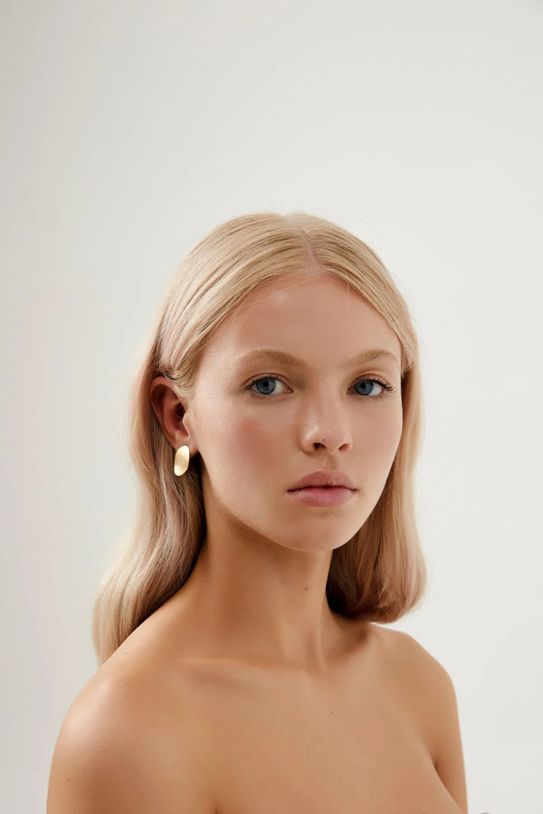 Girl Wearing Sia - Minimal Wedding Earrings - Gold